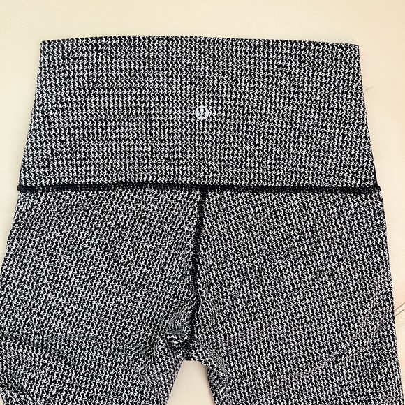 Lululemon 🍋 High Times 7/8 Length Pant In Teeny Tooth White Black Size 6 - Picture 7 of 9